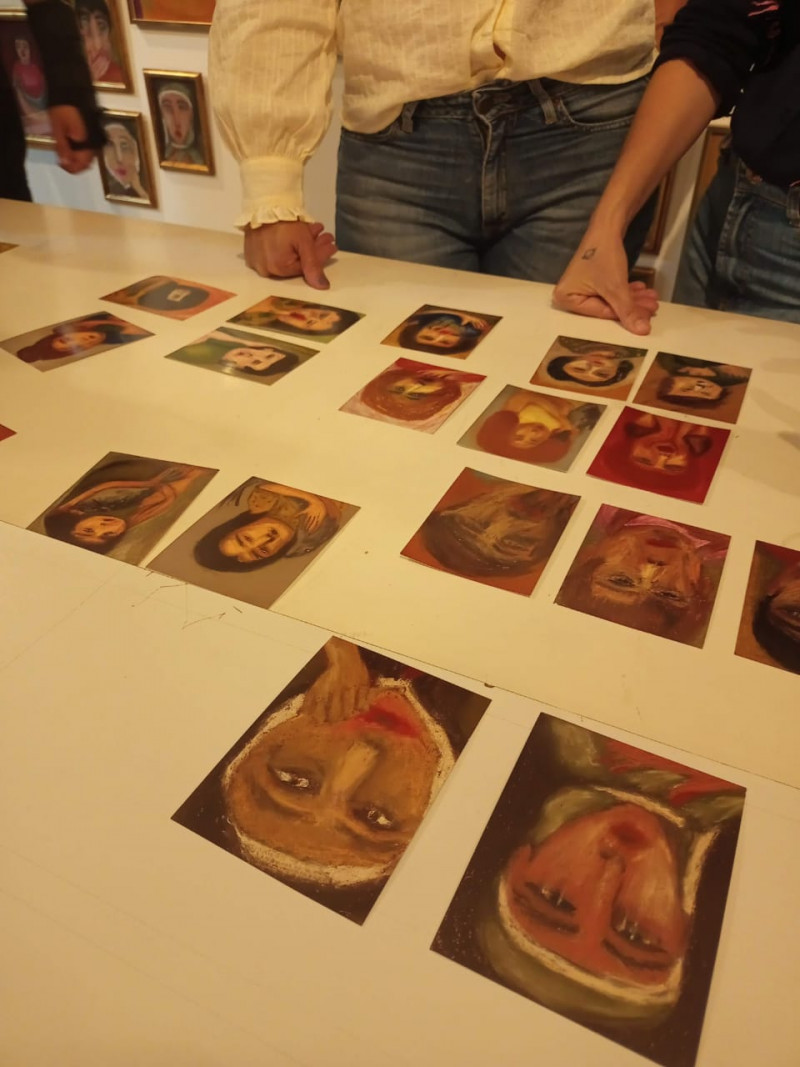 A dialogue through the Tarot, allowing the work to speak
