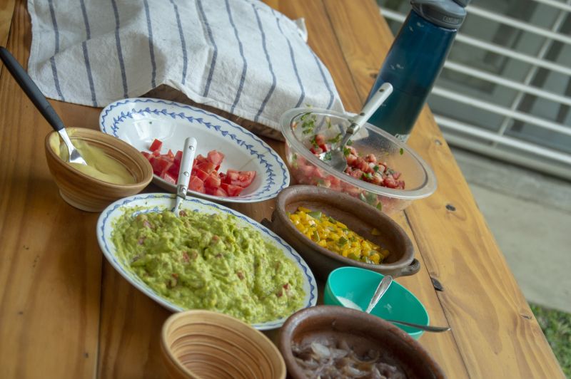 Actividad de cocina grupal durante encuentro de Eugenia Calvo.