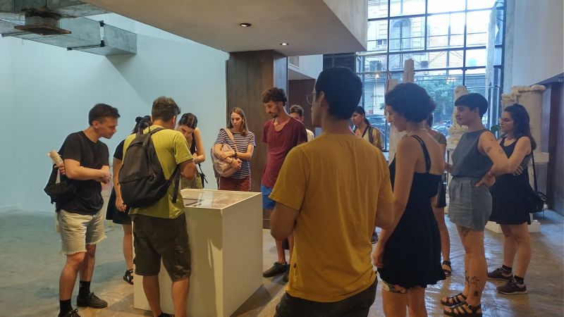 Visita guiada por Chasquido con lxs artistas