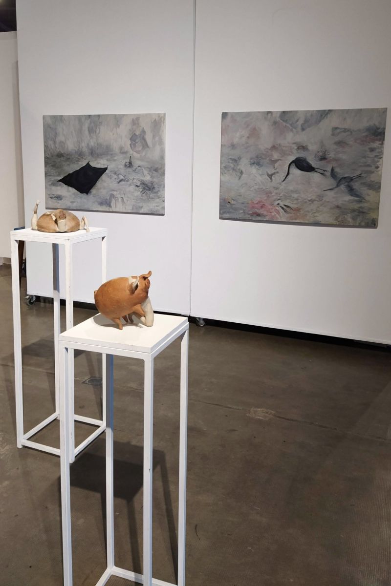 Stand de CRUDO y Acéfala en la 5ta edición de Microferia. Obras de Virginia Chouhy y Julián Astelarra