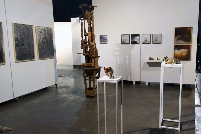 Stand de CRUDO y Acéfala en la 5ta edición de Microferia. Obras de Virginia Chouhy y Julián Astelarra