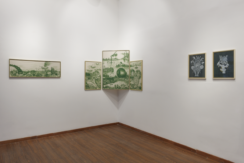 M.A. se mira al espejo y se gusta de la serie “Tatachina” - Acrílico, óleo y lápiz de color sobre lienzo crudo. Marco de marupá y dorado a la hoja - 40 x 30 cm. - 2025