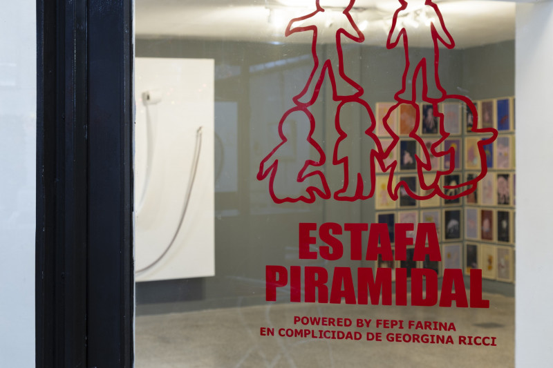 Estafa piramidal de Fepi Farina | Curaduría de Georgina Ricci